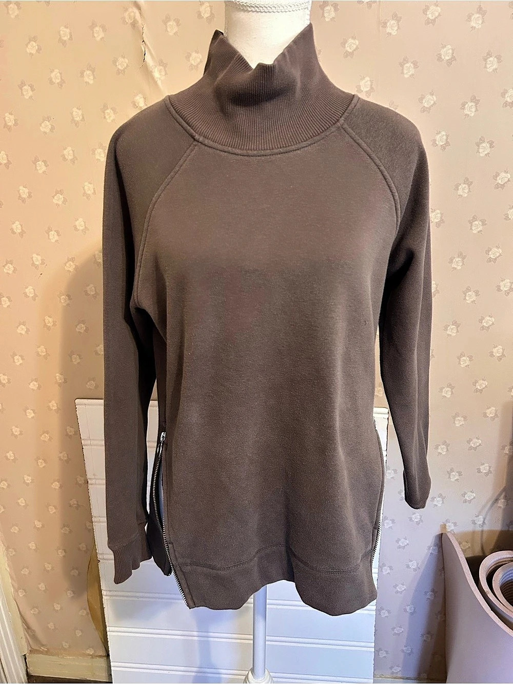 Athleta Cozy Karma Mock Neck Side Zip Sweatshirt Tunic Pullover Brown Small XS